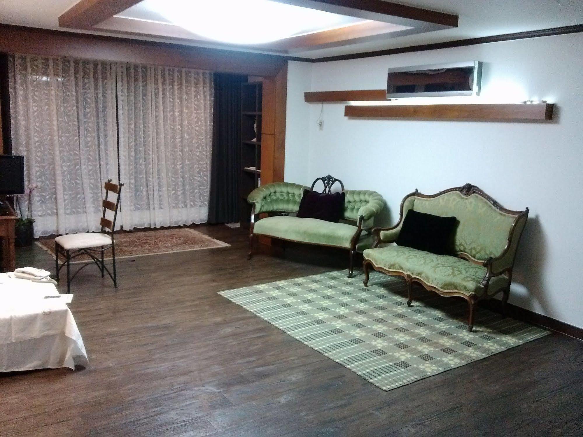 K Star Road Guesthouse - Hostel Seul Exterior foto