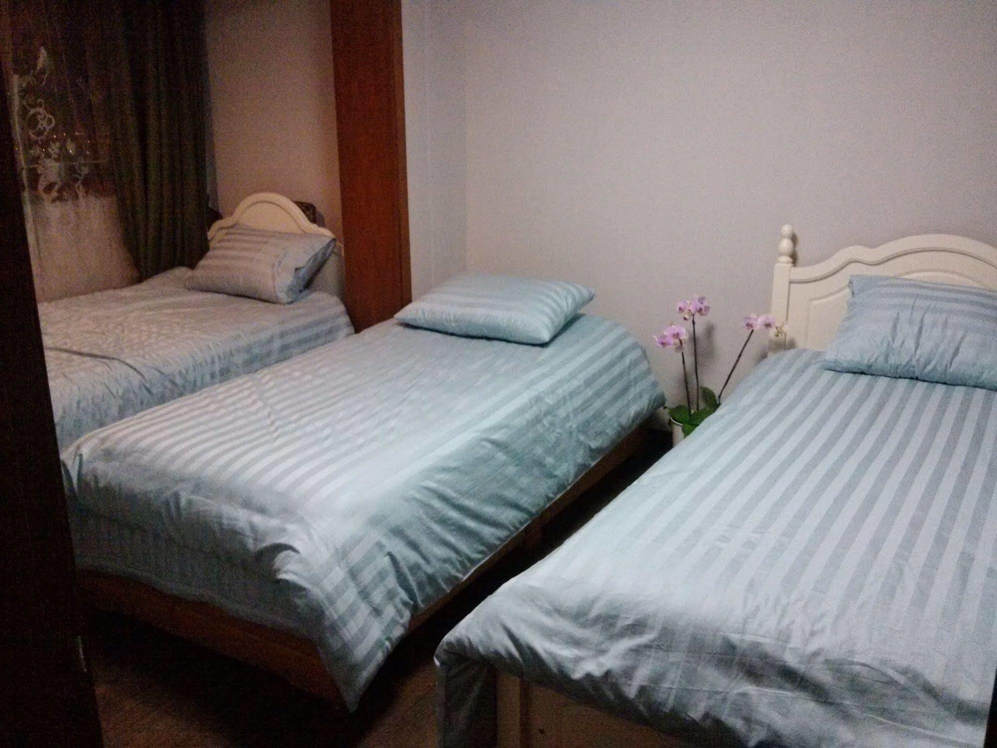 K Star Road Guesthouse - Hostel Seul Exterior foto