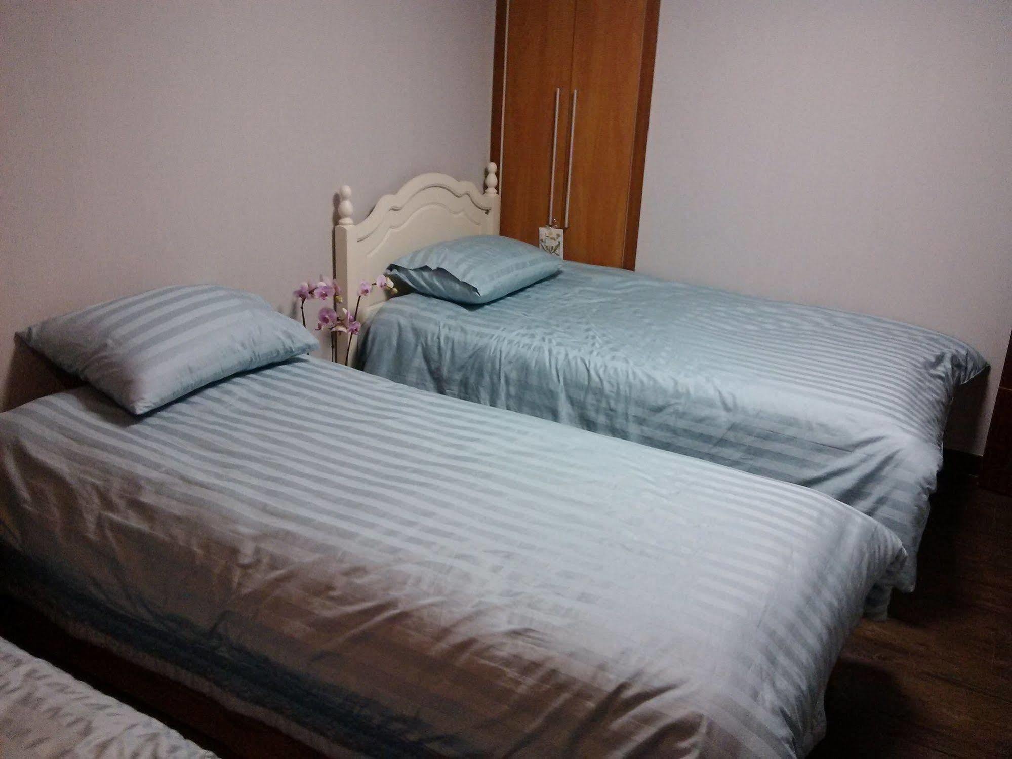 K Star Road Guesthouse - Hostel Seul Exterior foto